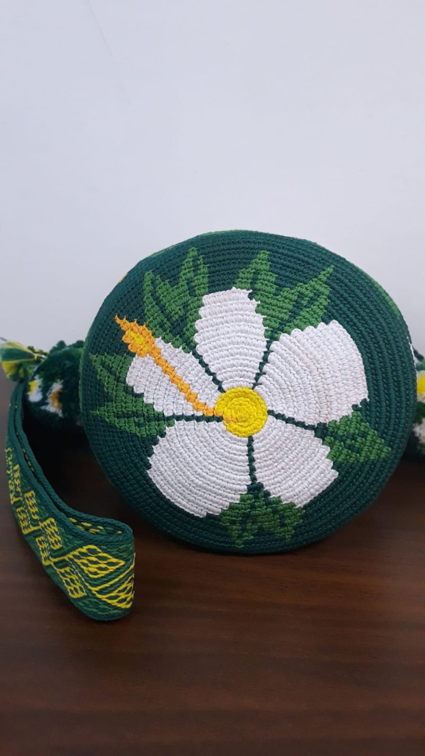 Tas rajut mochila bundar hijau dengan motif bunga putih